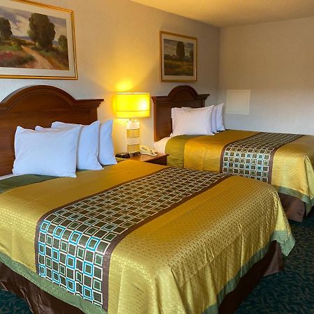 Harrisonville Inn & Suites Экстерьер фото