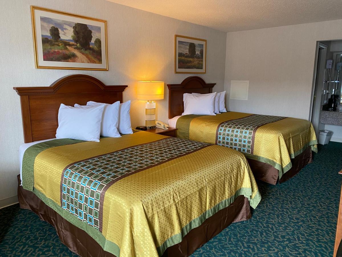 Harrisonville Inn & Suites Экстерьер фото