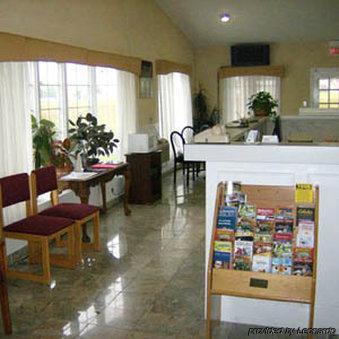 Harrisonville Inn & Suites Интерьер фото